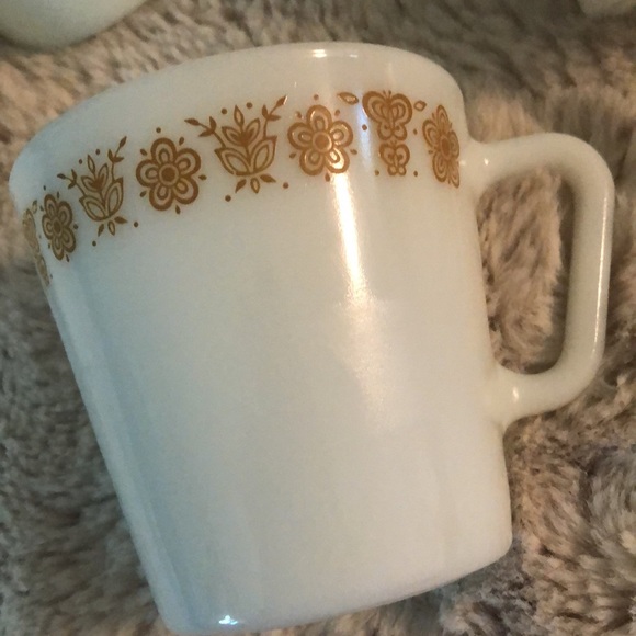 Four Vintage Milk Glass Mugs by Pyrex* - Picture 2 of 9